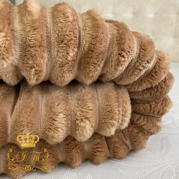 "Shar Pei" throw blanket, warm beige, velour, euro size