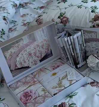 LG-11 Laura Grand Bed Linen, Satin, Euro Size