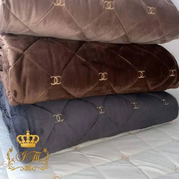 Chanel Velour Chocolate Bedspread &ndash; Elegant King Size Comfort