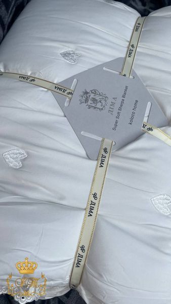 &ldquo;Dima&rdquo; Bedding Set with Quilt and Lace, Satin, Euro Size