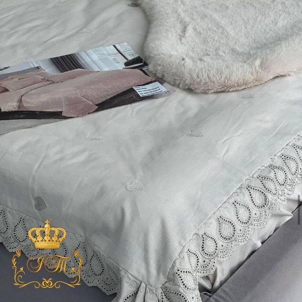 &ldquo;Dima&rdquo; Bedding Set with Quilt and Lace, Satin, Euro Size