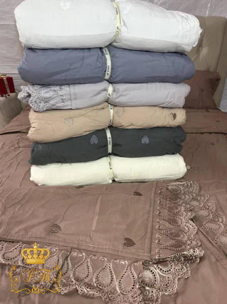 &ldquo;Dima&rdquo; Bedding Set with Quilt and Lace, Satin, Euro Size