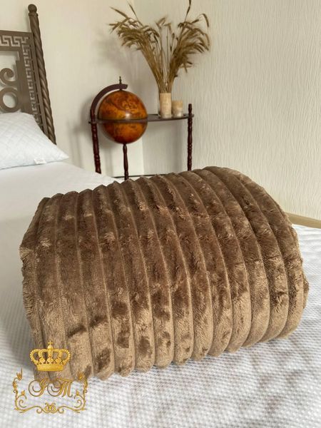 "Shar Pei" throw blanket, caramel latte, velour, euro size